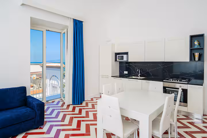 Piazzetta Marina Aequa a pochi passi